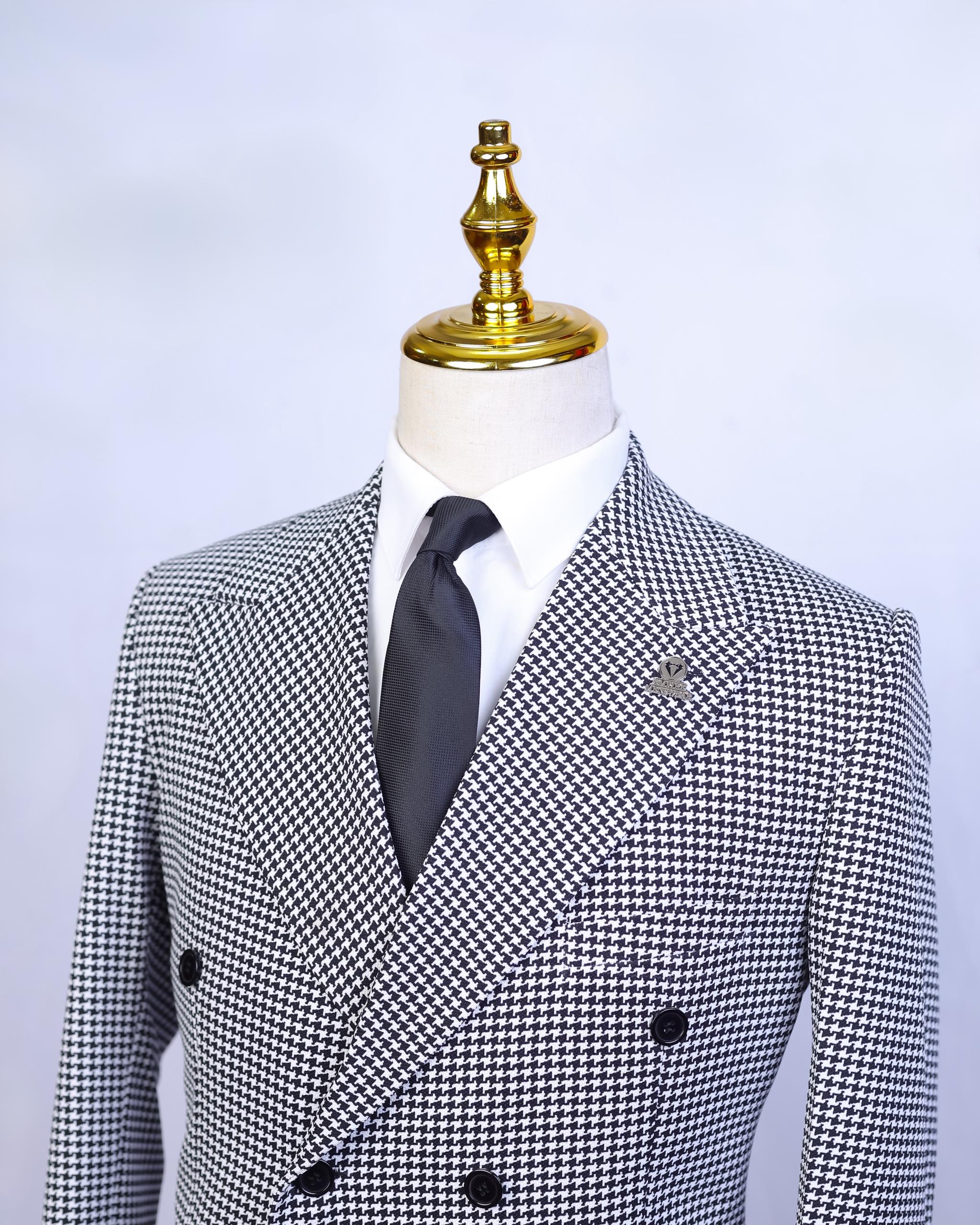 Wide lapel striped Suit