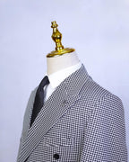 Wide lapel striped Suit