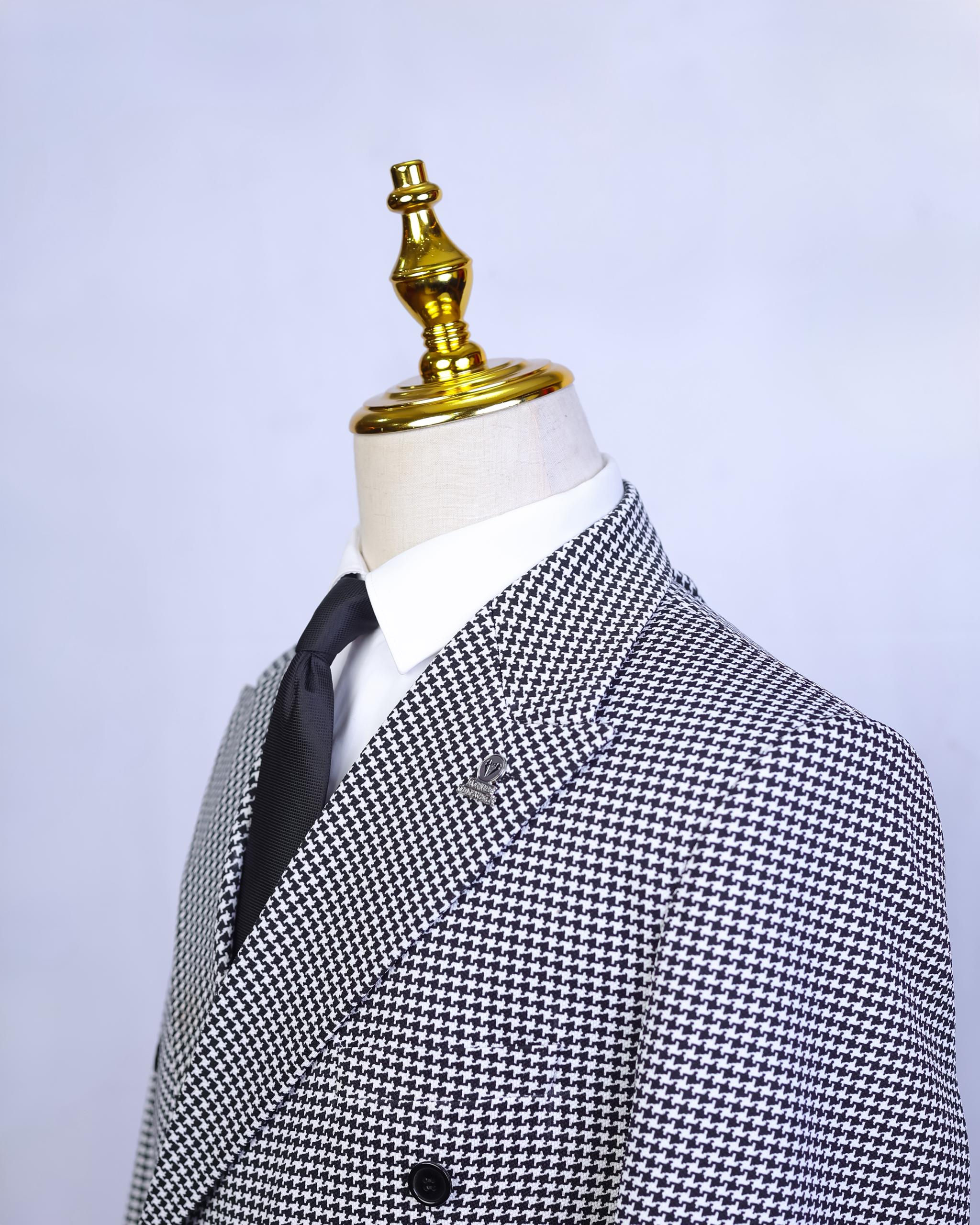 Wide lapel striped Suit